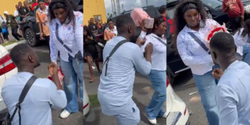 Nigerian Man’s Public Proposal Rejected After Signout, Video Goes Viral
