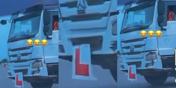 Trailer driver cause multiple reactions as he drive on the street 