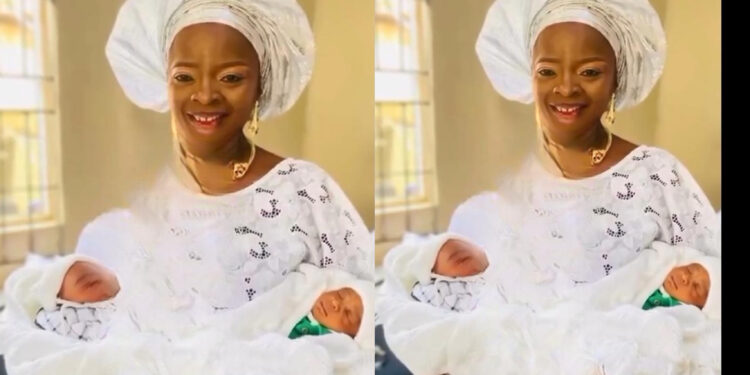 Nigerian lady jubilate after she welcomes twins after 26 years of waiting