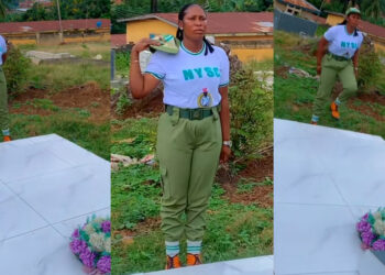 Nigerian Corps Members pays  Emotional Tribute to Late Mother After NYSC