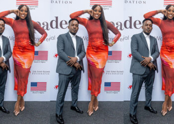 reaction trailing as photo of chinenye and MI Abaga surface the internet, Fans see it as disrespecting for resting her hands on he’s head 