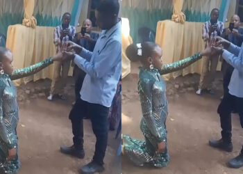  A heartouching moment lady knelt down for her boyfriend while receiving an Engagement Ring 