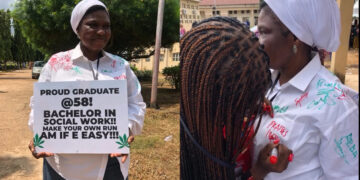 “Congratulations momma” lady celebrate her mother as she graduated with a BSC at 58 years old.