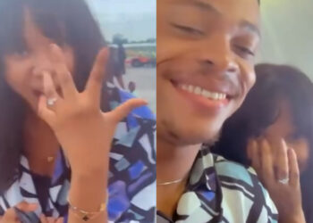 “Heartwarming Surprise: Lady Overjoyed as Partner Proposes During Trip to Meet His Family, Winning Their Bet in Style”