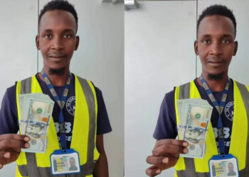  airport cleaner  returned $10,000 (N16million)he found inside a plane.