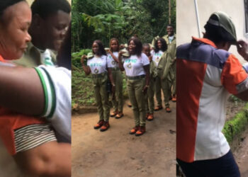 corps members shows appreciation to a woman for providing them with water during their service year in Akwa Ibom state 