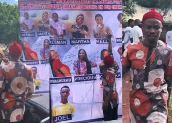 Students pay their final respects to coursemates that passes away before completing their academic journey, decided to sign out with them. Video Trends 