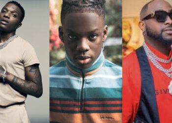 “Since the real ones can’t chill together like this, let the photocopies do it,” reactions trailing as video of Rema, Wizkid and Davido lookalike, chilling in a car trends