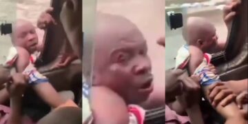 “How he wan take explain this to police”- Moment Man was c@ught by bus passengers during attempted phone sn@tch from a moving vehicle