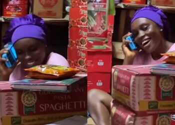Nigerian lady spotted making call with POS Machine, reactions trail online (Video)