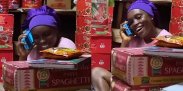 Nigerian lady spotted making call with POS Machine, reactions trail online (Video)