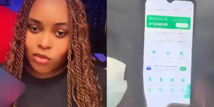 Lady captures man’s Opay balance inside bus, video sparks debate online