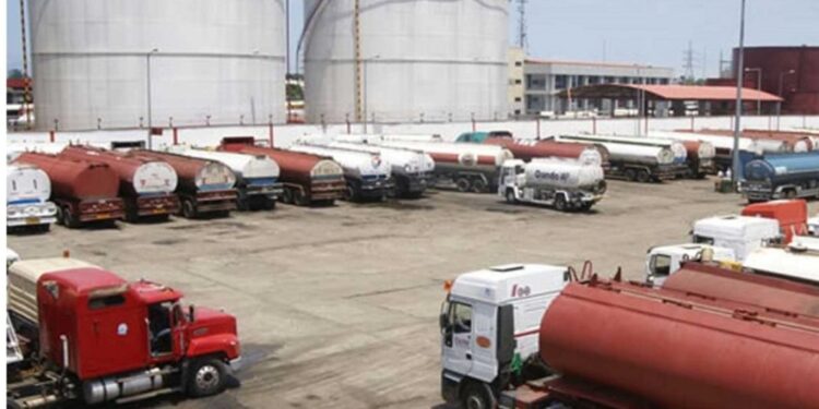 Nigeria faces fuel price hike as depot owners increase petrol price to N950/litre